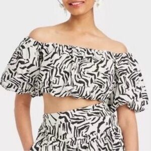 ‼️SALE‼️ A New Day Black and White Patterned crop puff sleeve  top